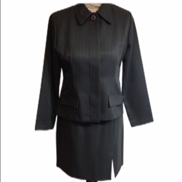 Petite Sophisticate Dresses & Skirts - Petite Sophisticate Gray Suit 6P